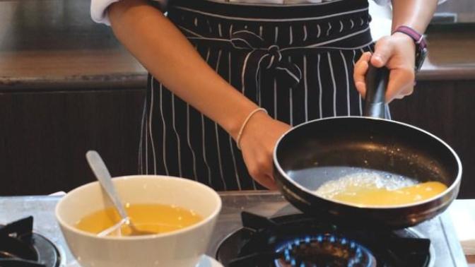 Do you think it's a bad thing if someone is over the age of 23 and doesn't know how to cook?