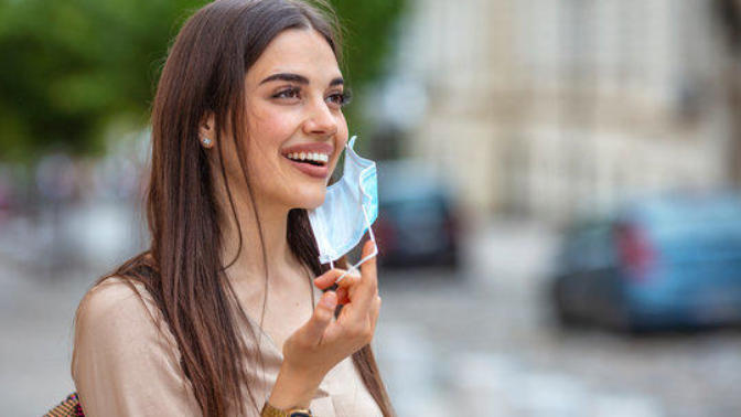 Covid flirting: is removing your mask a signal?