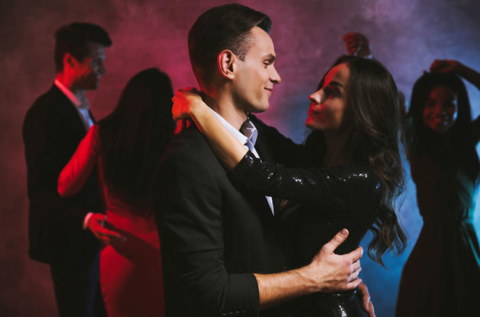When will women start being romantic to men? Am I missing something here?