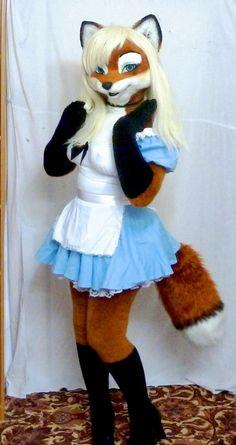 Wincey Foxi doing maid service!