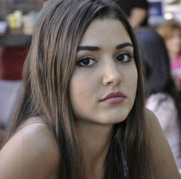 Do you think Turkish actress Türkan Şoray and Turkish actress Hande Erçel look similar?