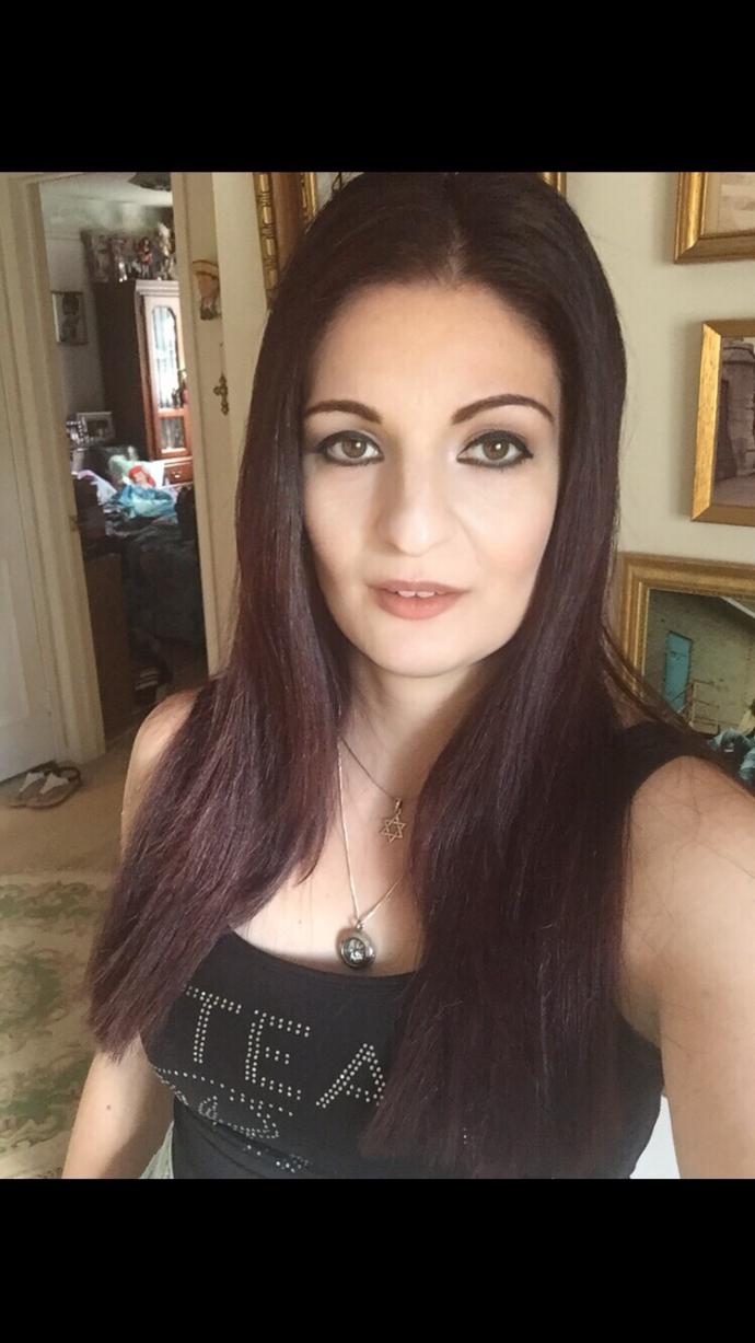 What’s your first impression of this woman and what sort of vibes does she give off in general (character traits, qualities)?