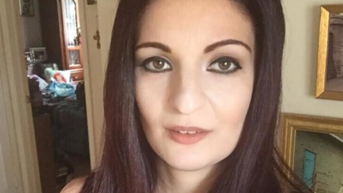What’s your first impression of this woman and what sort of vibes does she give off in general (character traits, qualities)?