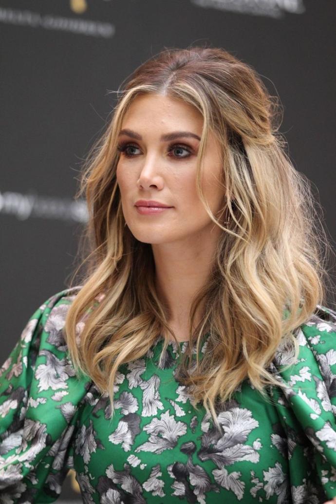 Do you think singer Delta Goodrem is pretty?