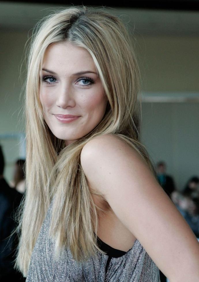 Do you think singer Delta Goodrem is pretty?