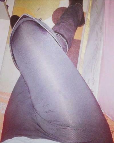 Girls, Im a man, but I love wearing tights. Does it look good?