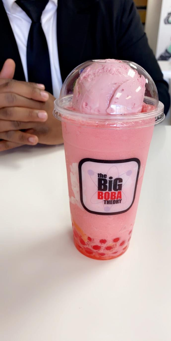 Can never go wrong with STRAWARS with poppin bobas (yes thats the cuteass & cool name! Lol) esp during Summertime :)