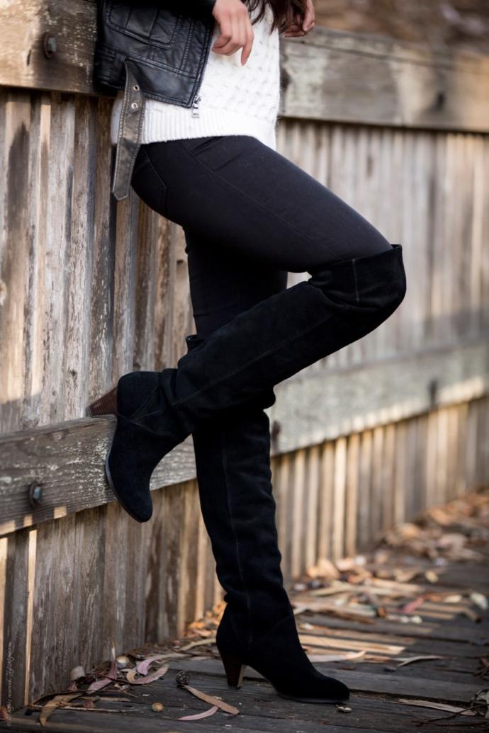 GUYS, what is something women wear that attracts you?