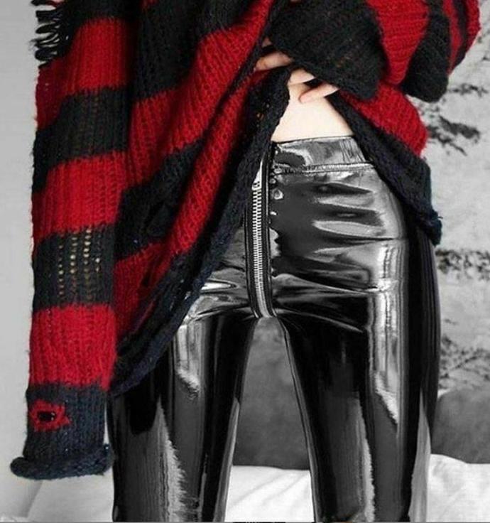 GUYS, what is something women wear that attracts you?