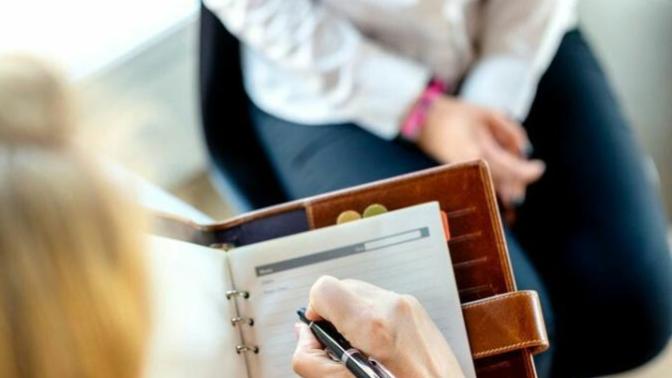 Is it okay for a person to date their therapist?