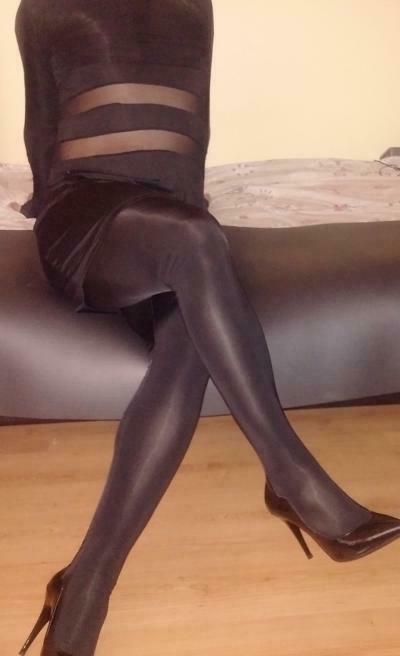 Girls, Would you be in love with a man in womens clothes?