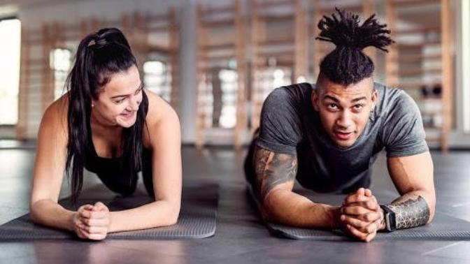 How often do girls check out guys at the gym?