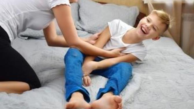 Which gender is more ticklish?