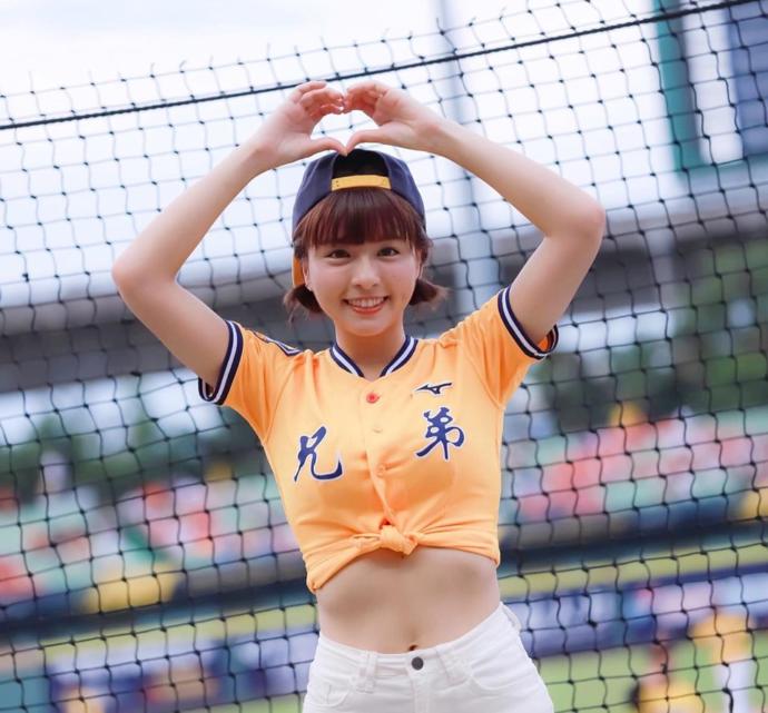 Is the ‘heart pose” an okay thing to do for pictures? Or too childlike?