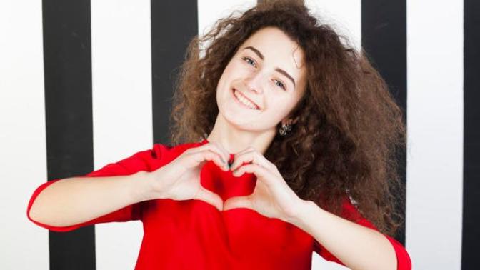 Is the ‘heart pose” an okay thing to do for pictures? Or too childlike?