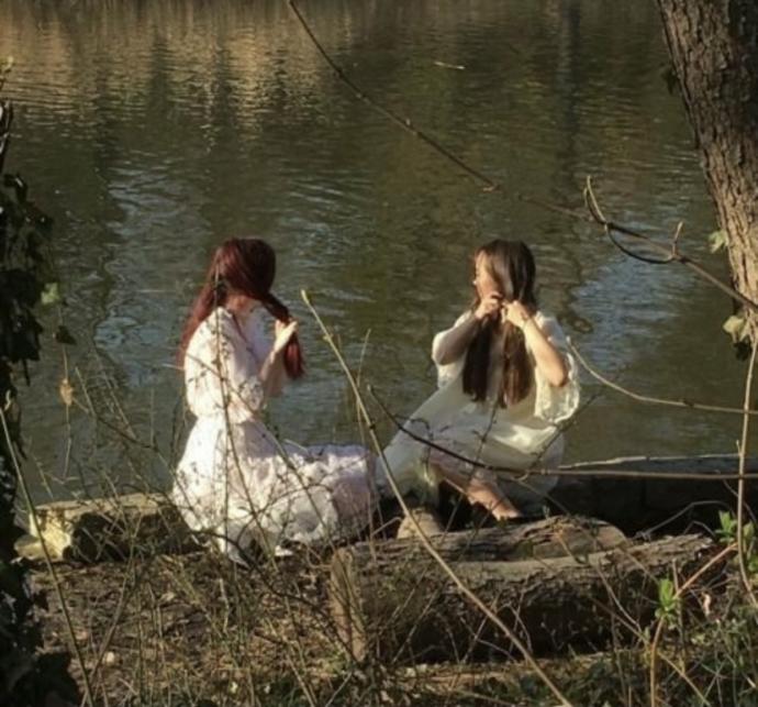 Girls, would you like to live like these girls?