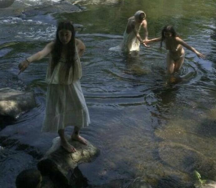 Girls, would you like to live like these girls?