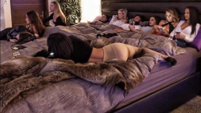 Girls, would you like to live like these girls?