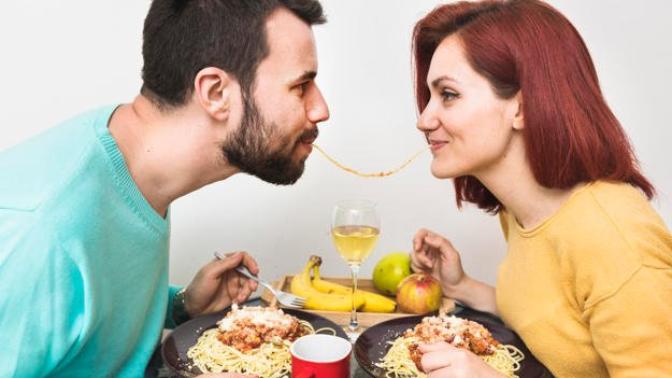 What are some annoying habits of other couples that irritate you the most?