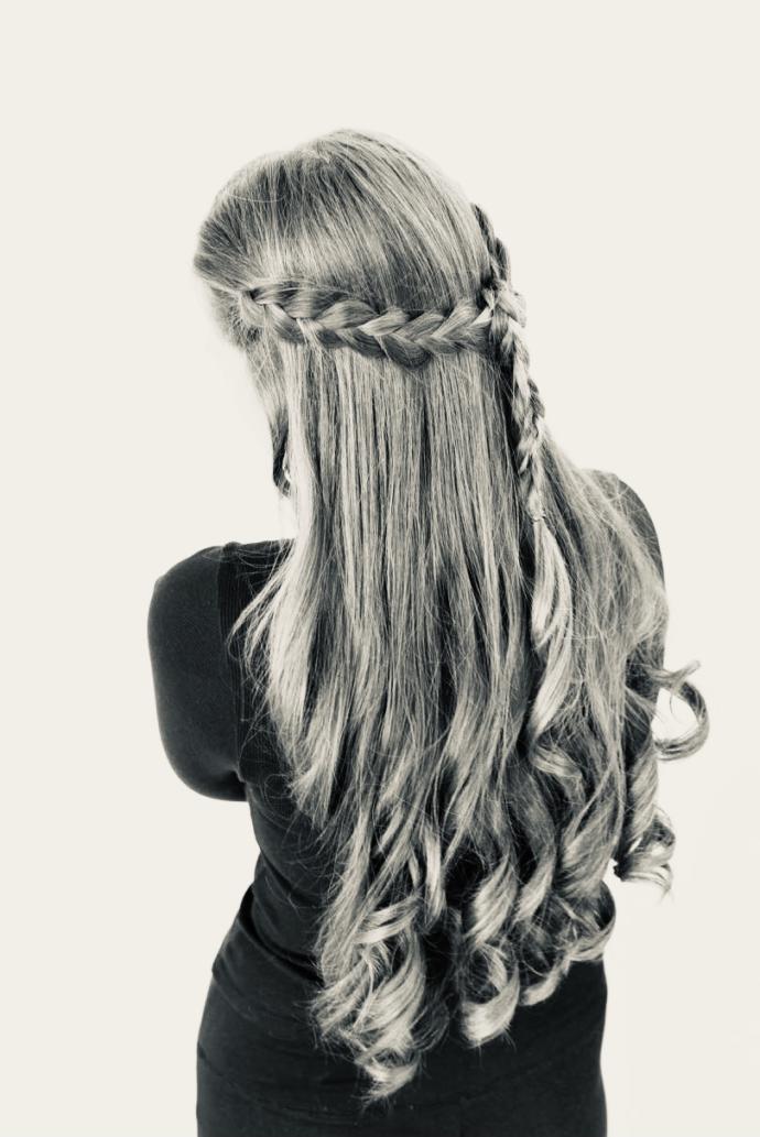 What hair style is best for an 8 hour travel 🧳 (wearing winter coat with large good) ?