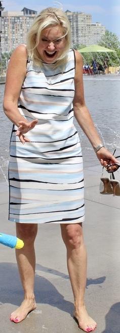 Does Bonnie Crombie Have Lovely Feet?