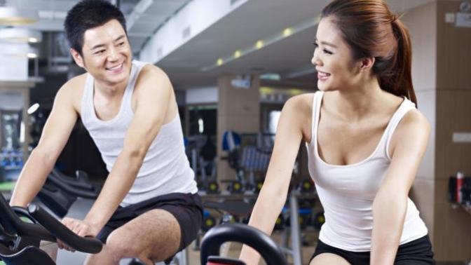 Should a guy be cautious if a girl makes the first move? asks him on a date?