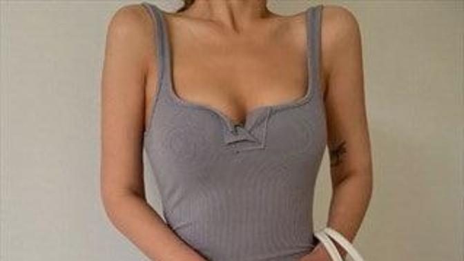 What color of this dress would go with white hair and pale skin the most?