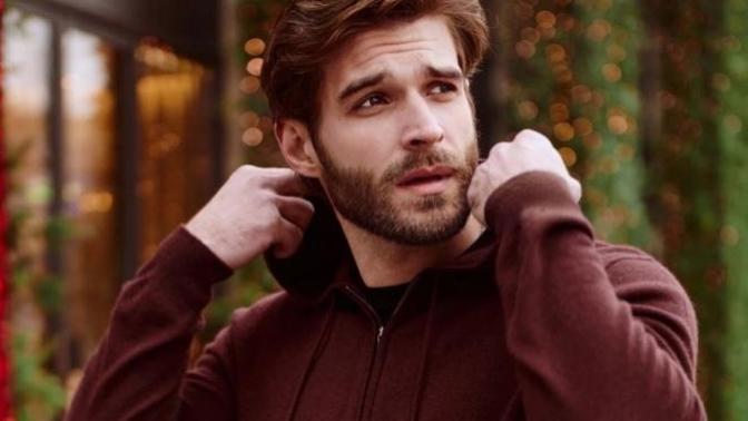 Is this men’s outfit good looking?