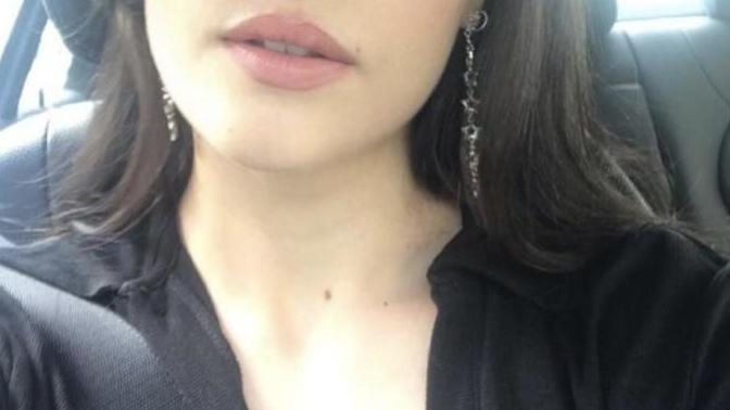 Do you think actress Esra Bilgiç or Hande Erçel is prettier?