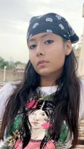 Guys, Which girl has a prettier/hotter face? My friend told me she had a prettier face than me so we just wanted to know?