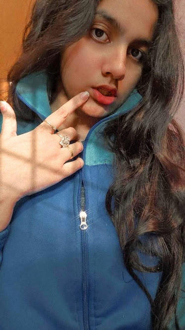 Guys, Which girl has a prettier/hotter face? My friend told me she had a prettier face than me so we just wanted to know?