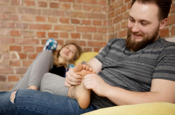 Would you let a Male friend give you a feet massage if you were in a relationship?