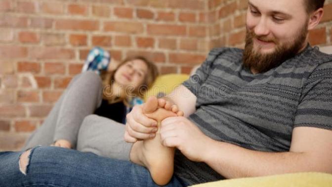Would you let a Male friend give you a feet massage if you were in a relationship?