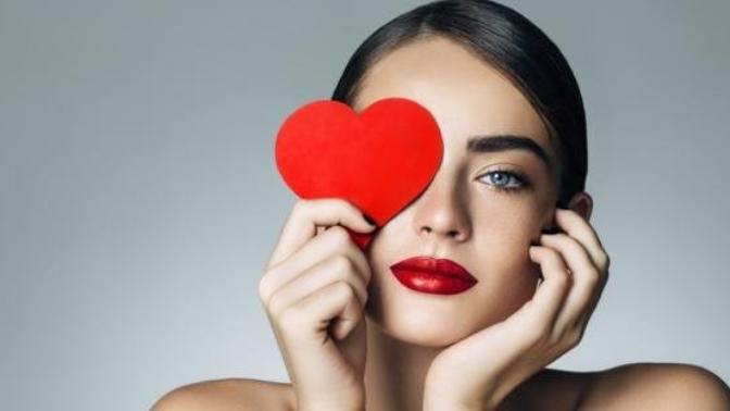Do women gift each other on Valentines Day?