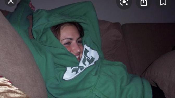 Guys, does it turn you on if a girl wears your hoodie when you’re around/not around?