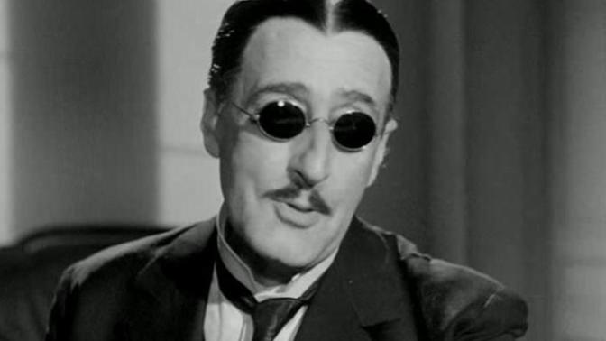 Should I mimicry more the figure of the ''Iettatore''? Or would it be too much?