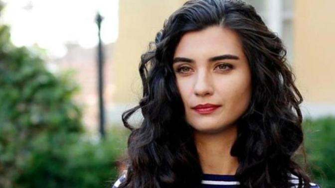 Poll: Salma Hayek vs. Tuba Büyüküstün?