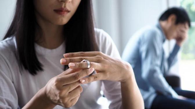 People, would you keep something valuable such as jewelry and such from an ex?