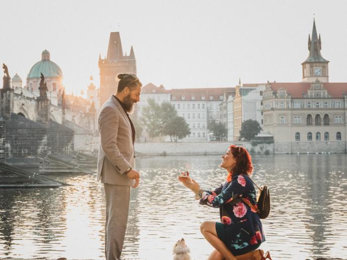 How do you feel about women bending down on one knee and proposing marriage to the man (ring optional)?