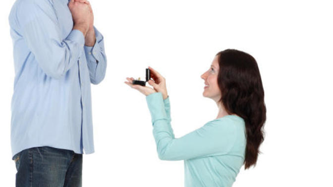 How do you feel about women bending down on one knee and proposing marriage to the man (ring optional)?