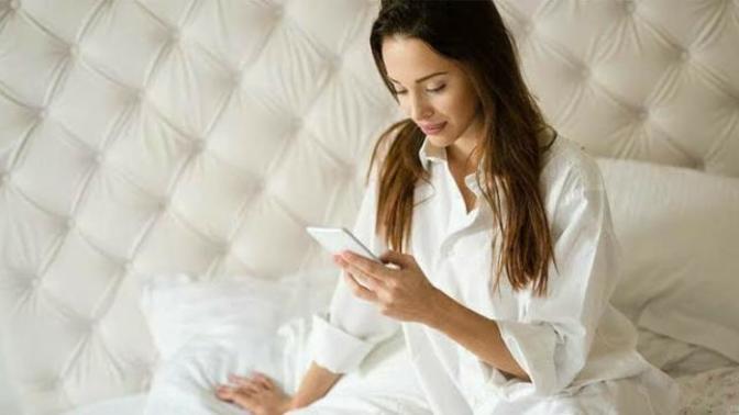 If a guy text at 5am, is it a booty call?