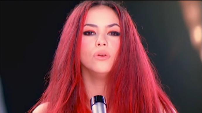 Poll: What hair color looks better on Shakira?