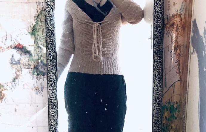 These ski pants are a few sizes too big. Is it OBVIOUS or do I just look like the ‘pillsbury dough boy’ hit a snag & began to deflate 👻 ?