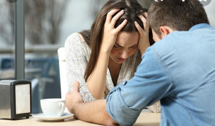 Girlfriend is angry at her boyfriend but still talks to him. Is that a sign they will make up?