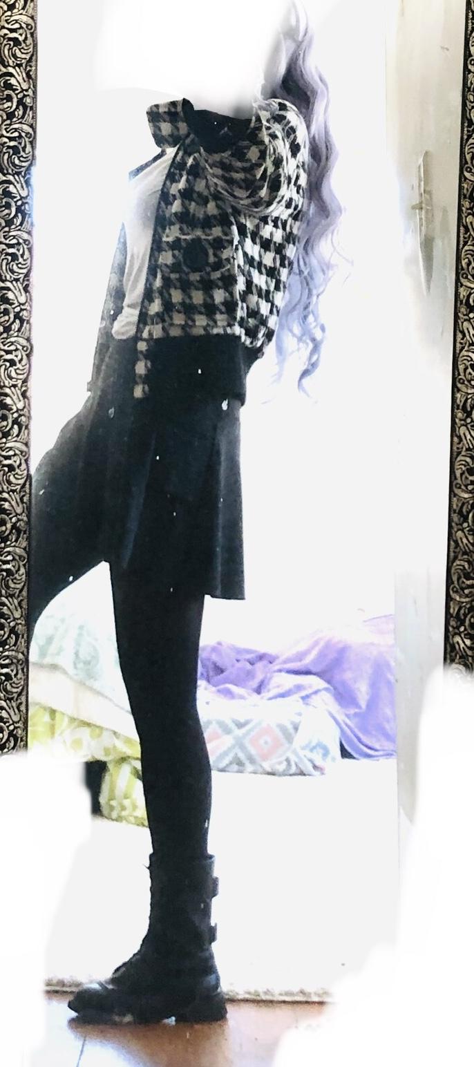 I’m not posing lol I can’t stand on my foot.