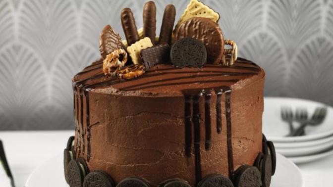 Would you rather have strawberry or chocolate cake?