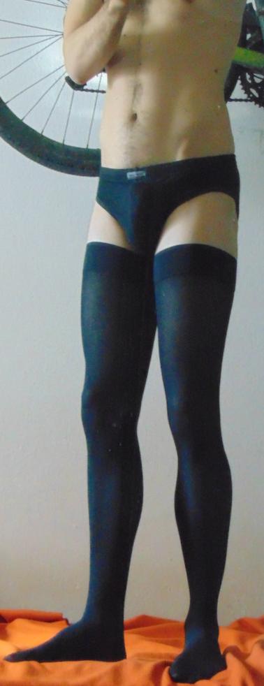 I have to wear compression stockings against circulation problems. Girls would that be a problem to date guy like that?