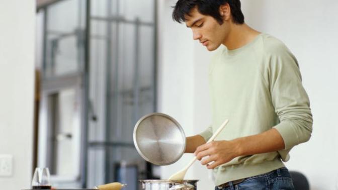 Girls, cute guy invites you to cook a meal together with him - yes or no?