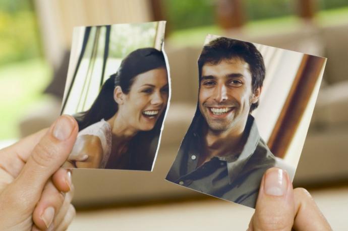 Do you keep the photos of your exes?