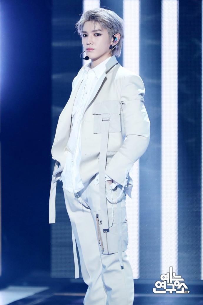 Do you think androgynous men are more attractive than super masculine men or vice versa?